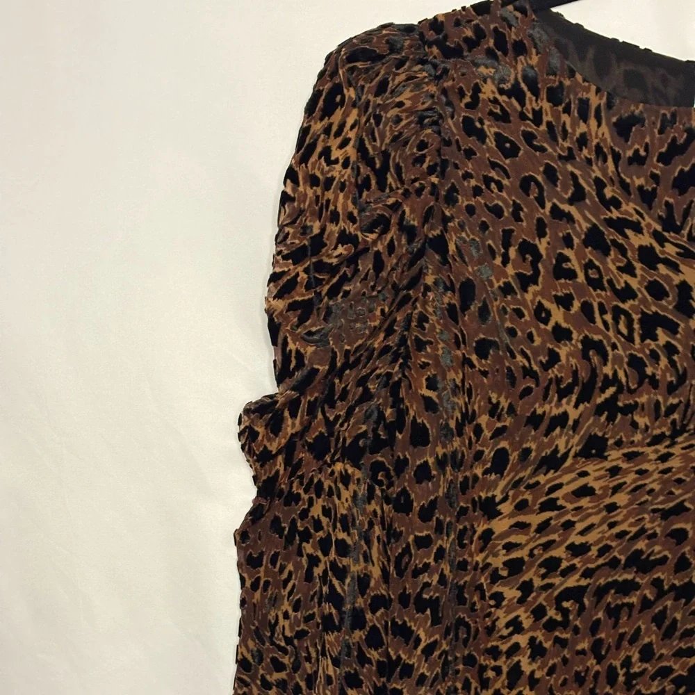 Elie Tahari Blouse Noelle Brown Leopard print Velvet puff Sleeves Size M - Picture 7 of 10